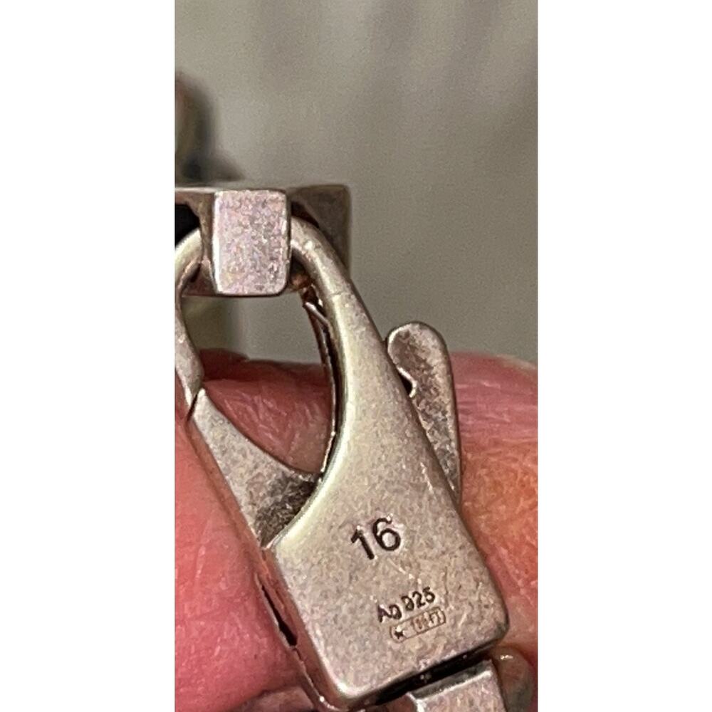 GUCCI Silver GG and Bee Engraved Chain ID Bracelet - Picture 4 of 16